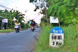 Tuyến đường Đầm Dơi-Cái Nước (ĐT986) sẽ được đầu tư nâng cấp đáp ứng nhu cầu đi lại, vận chuyển hàng hóa của người dân trong khu vực, giúp phát triển kinh tế xã hội của địa phương.