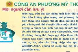 Cảnh báo được Công an phường Mỹ Thới (An Giang) nhằm tuyên truyền, khuyến cáo người dân. (Ảnh: TTXVN phát)
