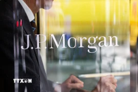 Biểu tượng của Ngân hàng JPMorgan Chase tại trụ sở ở New York, Mỹ. (Ảnh: THX/TTXVN)