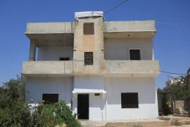 Ngôi nhà ở thị trấn Atme, tỉnh Idlib, tây bắc Syria, nơi liên quân do Mỹ dẫn đầu đã đột kích ngày 20/8. (Ảnh: AFP)