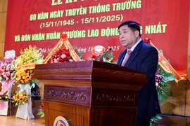 Phó Thủ tướng khẳng định Huân chương Lao động hạng Nhất mà Chủ tịch nước trao tặng cho Nhà trường hôm nay là sự ghi nhận xứng đáng cho chặng đường 80 năm cống hiến bền bỉ, liên tục và sáng tạo của các thế hệ cán bộ, giảng viên, sinh viên nhà trường. (Ảnh: baochinhphu.vn)
