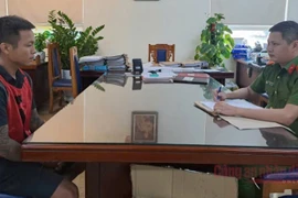 Đối tượng Ngô Quang Vỹ tại cơ quan công an. (Ảnh: Báo Công an)