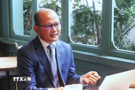 Thạc sĩ Uch Leang - Chủ tịch Hội cựu Sinh viên Campuchia học tập tại Việt Nam (CAVA), quyền Vụ trưởng Vụ Nghiên cứu Á-Phi và Trung Đông, Học viện Quan hệ Quốc tế Campuchia thuộc RAC - trả lời phỏng vấn TTXVN. (Ảnh: Hoàng Minh/TTXVN)