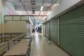 Nhiều gian hàng tại Chợ trung tâm thành phố Buôn Ma Thuột đóng cửa trong chiều 5/6/2025. (Ảnh: Tuấn Anh/TTXVN)