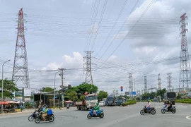 Quốc lộ 1 đoạn từ trạm biến áp Phú Lâm đến cầu An Lập (quận Bình Tân, TP.HCM) thường xuyên bị ngập. (Nguồn: Tuổi Trẻ)