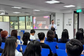 Đại sứ Việt Nam tại Singapore Trần Phước Anh phát biểu tại sự kiện. (Ảnh: Đỗ Vân/TTXVN)