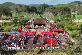 Nhà thờ Hải Thượng Lãn Ông Lê Hữu Trác (xã Sơn Giang) là nơi diễn ra nhiều hoạt động văn hóa nhằm tri ân công lao của Đại danh y. (Ảnh: Hữu Quyết/TTXVN)