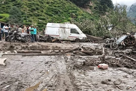 Hiện trường sau trận lũ quét ở Kishtwar, vùng Kashmir, Ấn Độ ngày 14/8. (Ảnh: AFP)