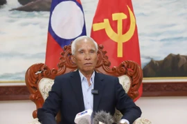 Ông Khamphanh Pheuiyavong, Bí thư Trung ương Đảng, Trưởng ban Tuyên huấn Trung ương Đảng Nhân dân cách mạng Lào trả lời phỏng vấn TTXVN. (Ảnh: Xuân Tú/TTXVN)