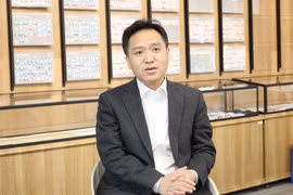 Giáo sư Lưu Thư Minh, Viện trưởng Học viện Môi trường, Đại học Thanh Hoa (Trung Quốc), trả lời phỏng vấn phóng viên TTXVN tại Trung Quốc. (Ảnh: Công Tuyên/TTXVN)