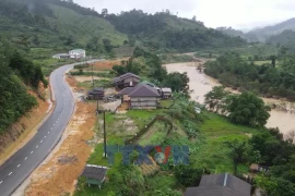 Tuyến đường mở ra cơ hội phát triển cho người dân vùng biên Việt-Lào