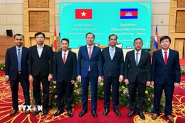 Đoàn công tác tỉnh Tây Ninh tham dự Hội nghị Hợp tác và Phát triển các tỉnh biên giới Việt Nam-Campuchia lần thứ 13 tại thủ đô Phnom Penh, Vương quốc Campuchia. (Ảnh: TTXVN)