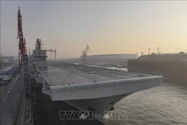 Tàu tấn công đổ bộ thế hệ mới mang tên Tứ Xuyên của Trung Quốc. (Ảnh: THX/TTXVN) 
