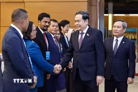 Chủ tịch Quốc hội Trần Thanh Mẫn tiếp Lãnh đạo các thành phố ASEAN. (Ảnh: Doãn Tấn/TTXVN)
