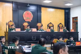 Hội đồng xét xử phiên toà. (Ảnh: TTXVN)
