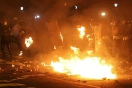 Đụng độ trong các cuộc biểu tình ở thủ đô Lima đã khiến ít nhất 55 cảnh sát và 20 dân thường bị thương. (Ảnh: AFP)