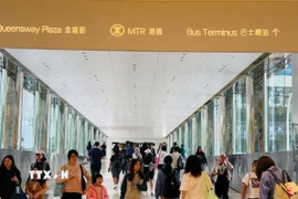 Hệ thống tàu điện ngầm của Hong Kong (Trung Quốc) kết nối với các trung tâm thương mại. (Ảnh: Mạc Luyện/TTXVN)