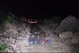 Giải cứu nhiều lái xe và phương tiện trên đèo Khánh Lê 