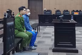 Tổng giám đốc Hoàng Nam trong phiên tòa mới đây bị hoãn vì vắng nhiều bị hại. (Nguồn: Tuổi trẻ)