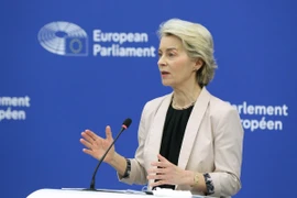 Chủ tịch Ủy ban châu Âu (EC) Ursula von der Leyen phát biểu tại cuộc họp báo ở Strasbourg, Pháp. (Ảnh: THX/TTXVN)