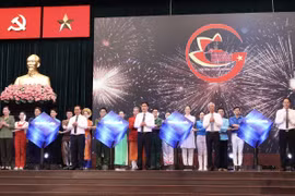 Lãnh đạo Ủy ban Nhân dân Thành phố Hồ Chí Minh phát động Phong trào thi đua yêu nước năm 2025. (Ảnh: Xuân Anh/TTXVN)