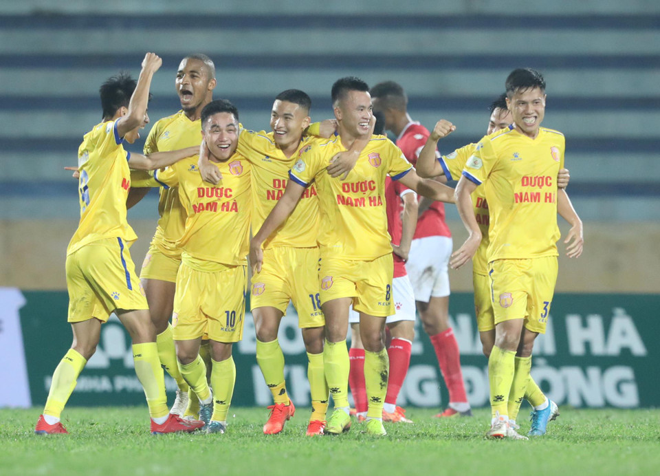Nhưng thời gian còn lại không đủ giúp đội bóng tân binh có thêm bàn thắng và phải nhận thất bại chung cuộc 1-2. Đây là trận thua thứ hai của Hồng Lĩnh Hà Tĩnh tại V-League 2020. (Ảnh: Dương Anh/Vietnam+)