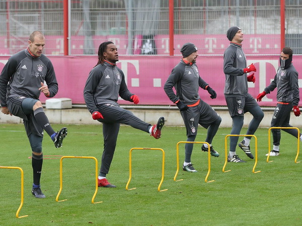 Toàn đội tích cực tập luyện. Nguồn: Fcb.de