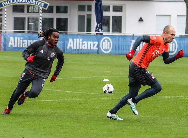 Robben và Renato Sanches tích cực luyện tập. Nguồn: Fcb.de