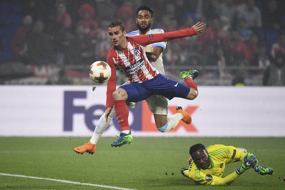 Antoine Griezmann (giữa) đã trở thành người hùng của trận đấu khi ghi cú đúp vào lưới Marseille, giúp Atletico Madrid đăng quang vô địch Europa League 2017/2018. (Nguồn: AFP/ TTXVN)
