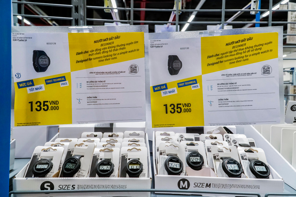 Những chiếc đồng hồ thể thao giá rẻ...(Ảnh: Minh Hiếu/Vietnam+) 