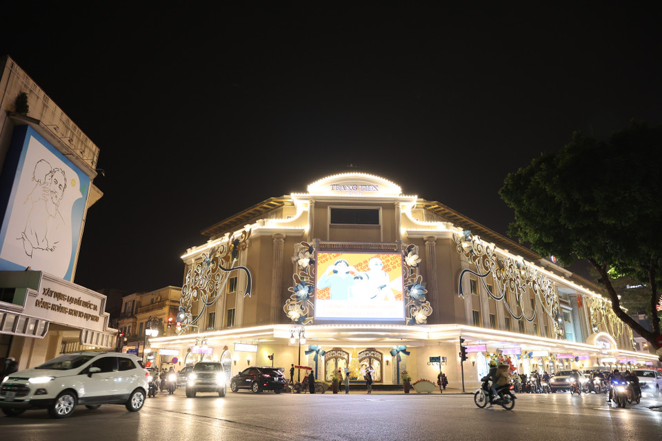 Khu vực Tràng Tiền Plaza vào các năm trước là nơi tập trung đông đảo của người đi chơi và mua sắm nhưng năm nay bớt náo nhiệt hơn so với mọi năm.