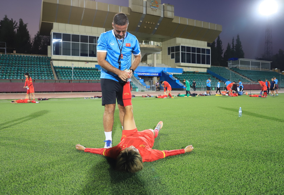 Sau trận đấu đầu tiên, Đôi tuyển Bóng đá Nữ có 5 ngày nghỉ ngơi, hồi phục thể lực và tiếp tục chuyển bị đấu pháp cho trận cuối gặp chủ nhà Tajikistan, diễn ra vào tối ngày 29/9. (Ảnh: VFF)