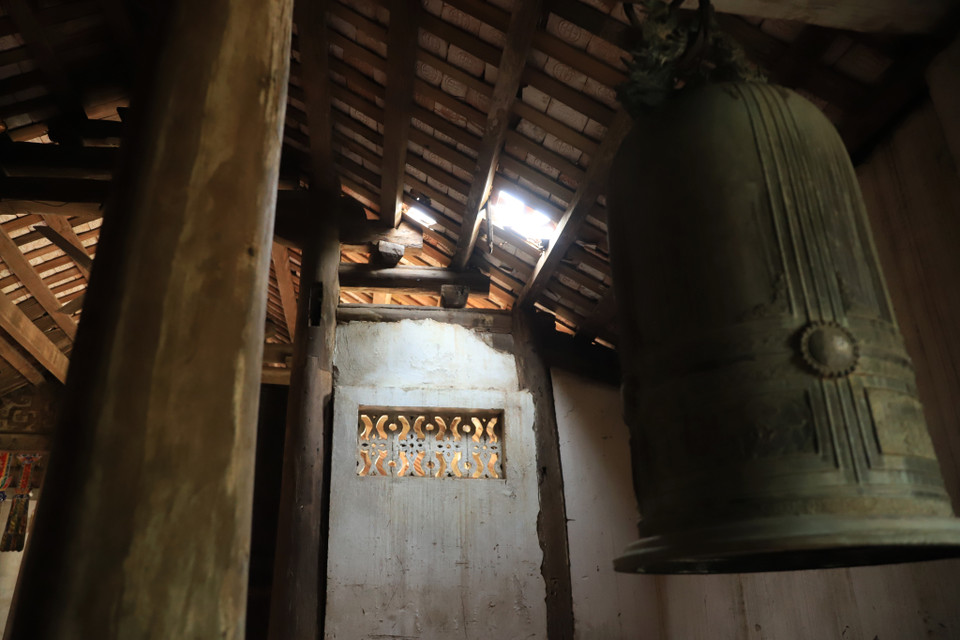Hiện tại nhà chùa còn giữ được chiếc chuông có niên đại hàng trăm năm. (Ảnh: Hoài Nam/Vietnam+)