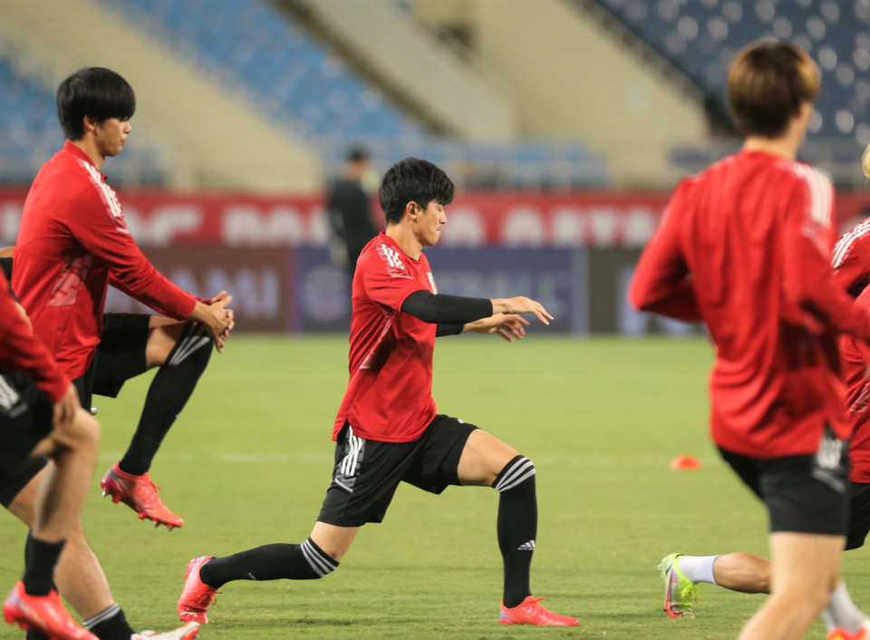 Đây là buổi tập duy nhất của tuyển Nhật Bản với đầy đủ đội hình mạnh nhất kể từ khi đến Việt Nam. Những cầu thủ trụ cột của họ đang thi đấu tại châu Âu chỉ có mặt tại Hà Nội vào hôm qua. (Ảnh: PV/Vietnam+)
