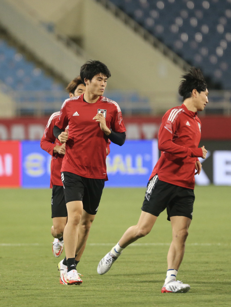 Trong ảnh, Tomiyasu là gương mặt nổi bật không kém Minamino khi đang chơi bóng cho Arsenal. Mùa này, hậu vệ sinh năm 1998 không ít lần được ra sân ở giải đấu cao nhất nước Anh. (Ảnh: PV/Vietnam+)