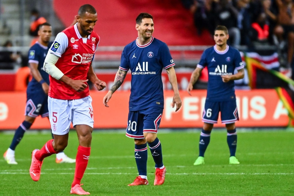 Không thể ghi bàn hay tạo điểm nhấn, Messi cũng không quá bận tâm bởi mới chỉ đá trận đầu tiên. Bản hợp đồng bom tấn của PSG còn rất nhiều trận đấu trước mắt. (Ảnh: Getty Images)