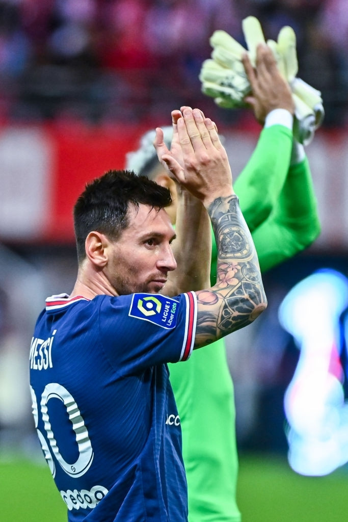 Messi cảm ơn người hâm mộ của đội nhà cũng như đối thủ. (Ảnh: Getty Images)