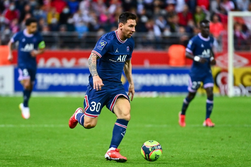 Messi có 25 pha chạm bóng, 4 lần tranh chấp thắng, 1 lần rê bóng và 1 lần tắc bóng thành công. Siêu sao Argentina chuyền bóng chính xác tới gần 95%. (Ảnh: Getty Images)