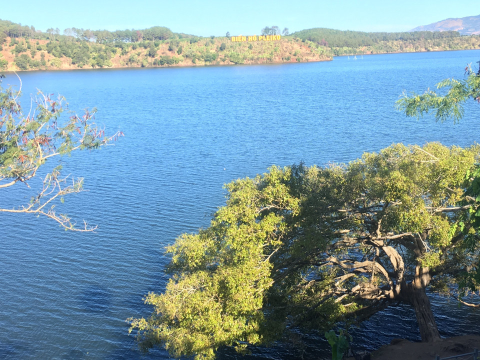 Khu di tích văn hóa - lịch sử Biển Hồ nằm trong quần thể “Khu du lịch sinh thái lâm viên Biển Hồ-Chư Đăng Ya” được bổ sung vào danh sách các Khu du lịch Quốc gia trong “Quy hoạch tổng thể phát triển du lịch Việt Nam và vùng Tây Nguyên đến năm 2020, tầm nhìn đến năm 2030.” (Ảnh: Hồng ĐiệpTTXVN)