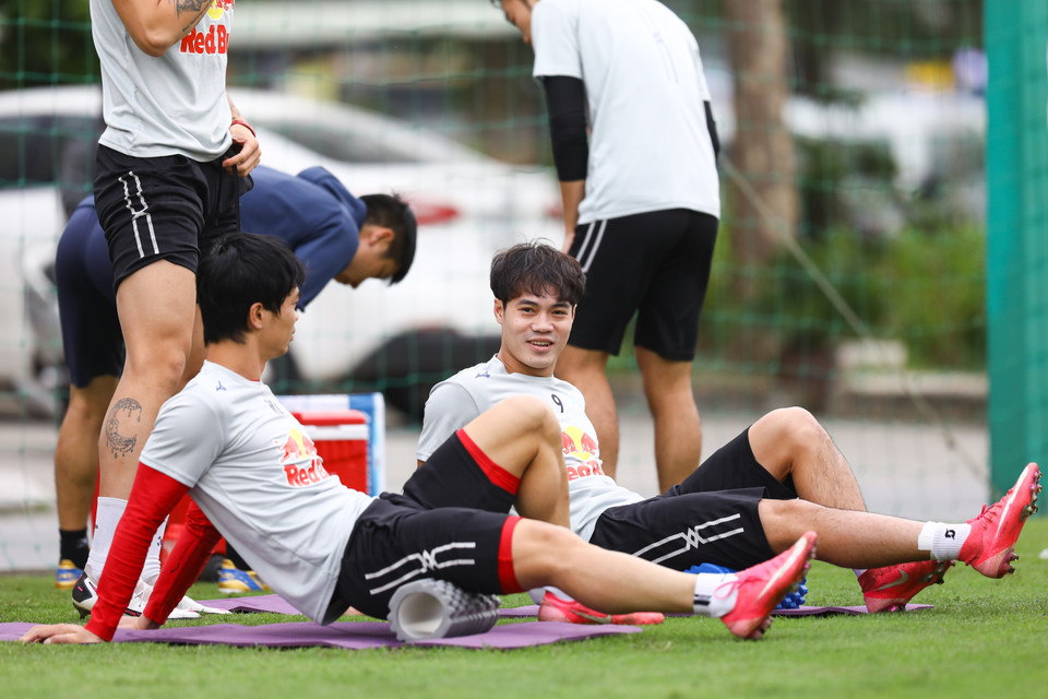 Trong khi đó, Văn Toàn cũng vui vẻ, luôn cười tươi khi đang có phong độ cao. (Ảnh: PV/Vietnam+)