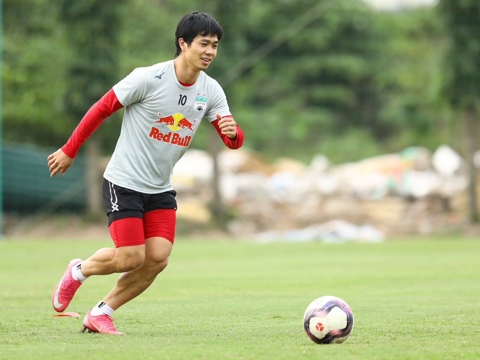 Các cầu thủ còn lại của Hoàng Anh Gia Lai thì tập luyện với thể trạng tốt, không khí vui vẻ trong suốt buổi tập. (Ảnh: PV/Vietnam+)