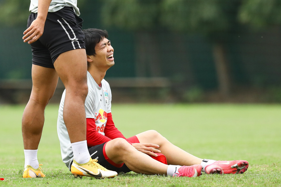 Công Phượng có tâm trạng thoải mái. Cầu thủ này hiện được huấn luyện viên Kiatisak cho chơi tự do và đóng vai trò “nhạc trưởng” trong lối chơi tấn công. (Ảnh: PV/Vietnam+)