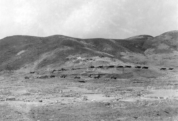 Từ năm 1965 đến 1972, đường Trường Sơn phát triển mạnh mẽ, tiến lên cơ giới hóa toàn tuyến vận tải quân sự. (Ảnh: Văn Sắc/TTXVN)