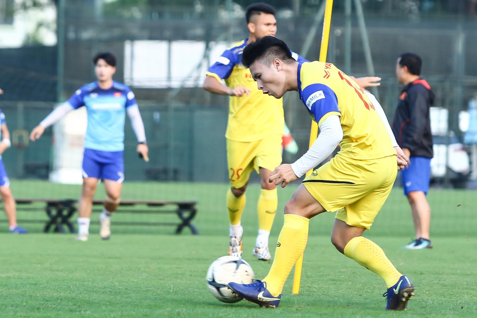 Tiền vệ này hoàn thiện trọn vẹn các bài tập được ban huấn luyện đề ra một cách gọn gàng và chuẩn xác. (Ảnh: Nguyên An)