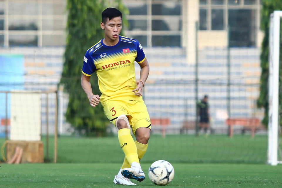 Hiện tuyển Việt Nam vẫn tập luyện tích cực để hướng tới một chiến thắng trước Malaysia. Sau buổi tập chiều 6/10, toàn đội sẽ có được đầy đủ quân số khi hai cầu thủ cuối cùng là Đoàn Văn Hậu và Công Phượng sẽ từ châu Âu trở về hội quân trong ngày 7/10. (Ảnh: Nguyên An)