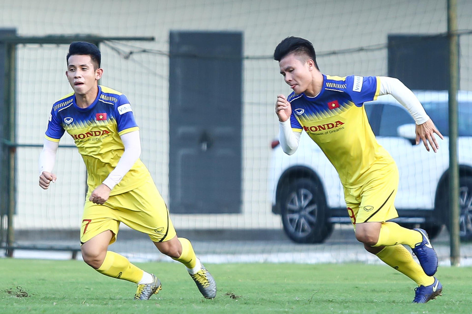 Tuy nhiên, chỉ có ít ngày luyện tập không phải vấn đề với Quang Hải và đồng đội. Họ nhanh chóng bắt nhịp trở lại với cường độ tập luyện cao tại tuyển Việt Nam như nhiều cầu thủ tập trung sớm hơn từ trước. (Ảnh: Nguyên An)