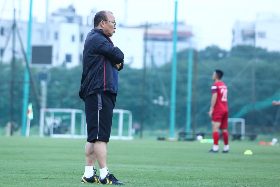 Bởi vậy huấn luyện viên Park Hang-seo tỏ ra nghiêm khắc hơn trong các buổi tập gần đây khi trận đấu chính thức đang cận kề. (Ảnh: Nguyên An)