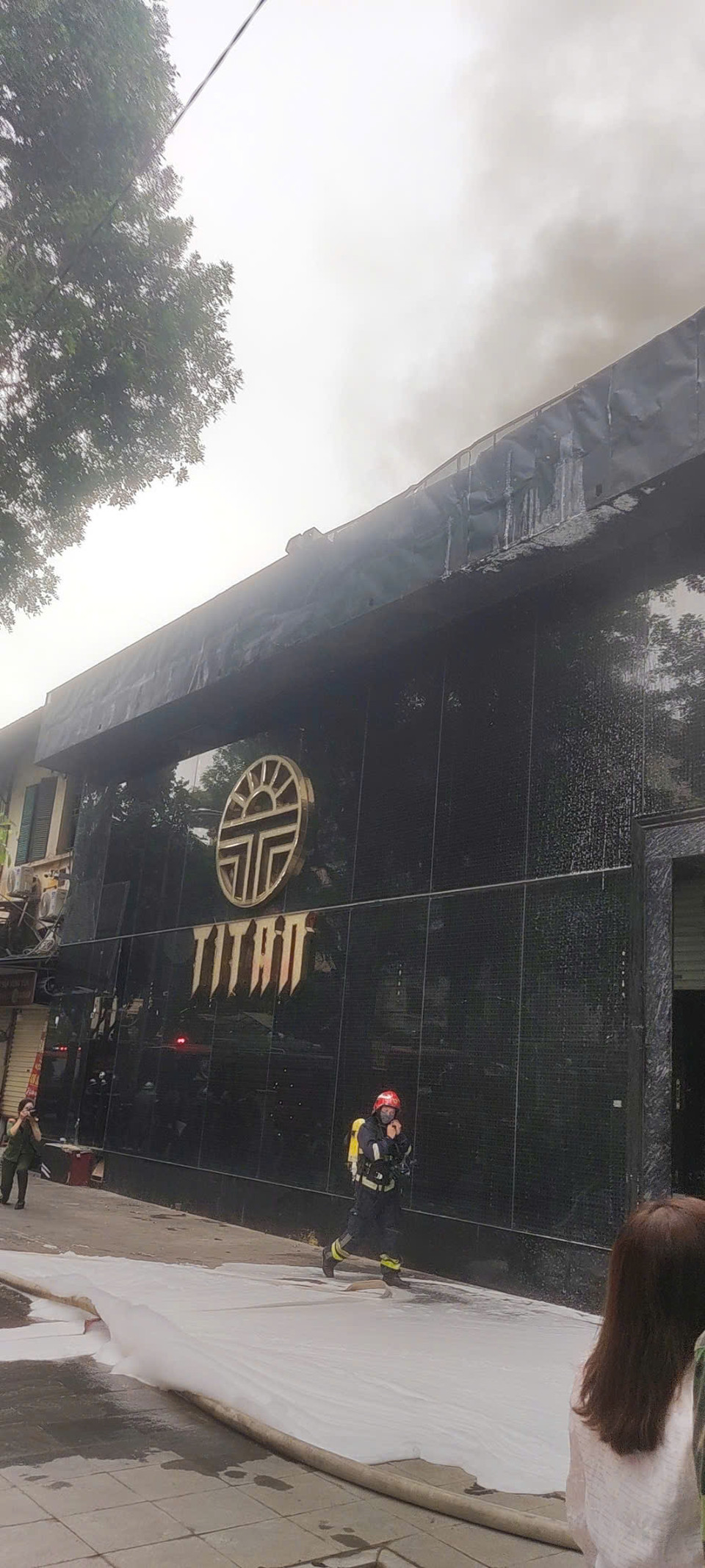 Thông tin ban đầu cho thấy không có người mắc kẹt. (Ảnh: Hoài Nam/Vietnam+)