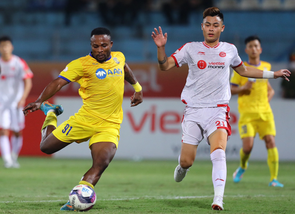 Những nỗ lực của Sông Lam Nghệ An không được đền đáp ở trận này. Liên tiếp những sự thay đổi người không giúp đội khách tìm thấy bàn thắng. (Ảnh: PV/Vietnam+)