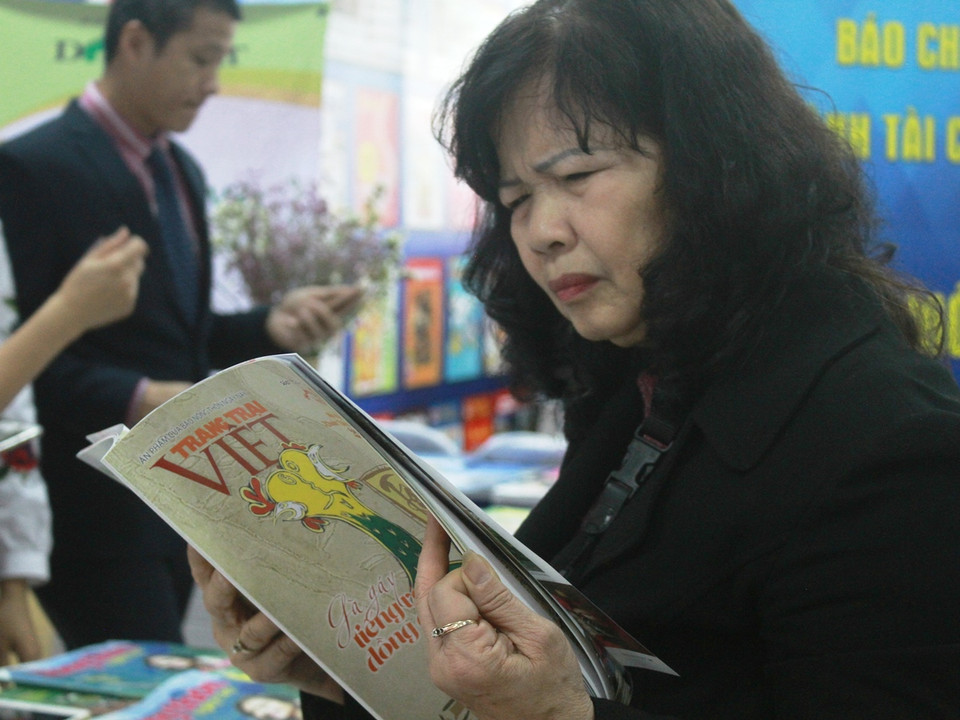 Đến với Hội báo 2017 mọi người có thể tìm được những số báo từ năm 2016 và quý 1 năm nay. (Ảnh: Khánh Ly/Vietnam+)